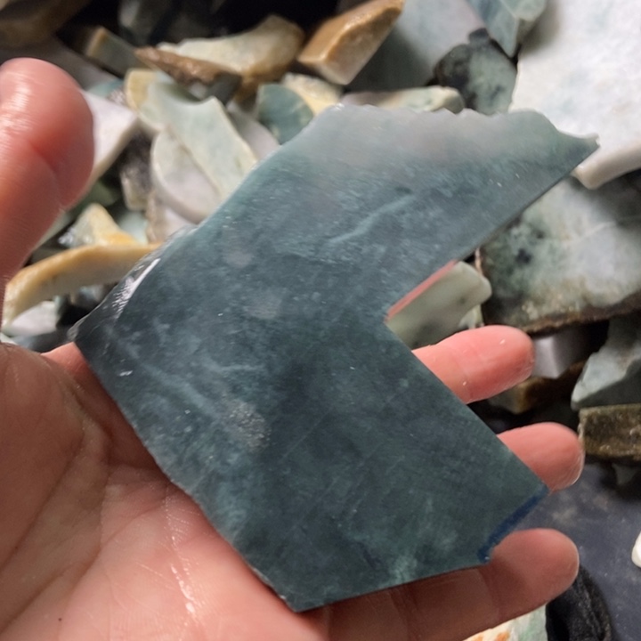 翡翠颈饰未镶嵌天然翡翠