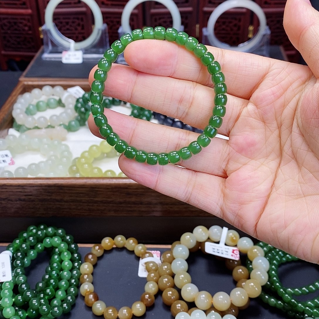 和田玉手串未镶嵌碧玉6