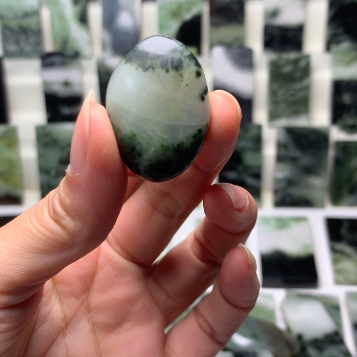 独山玉颈饰未镶嵌