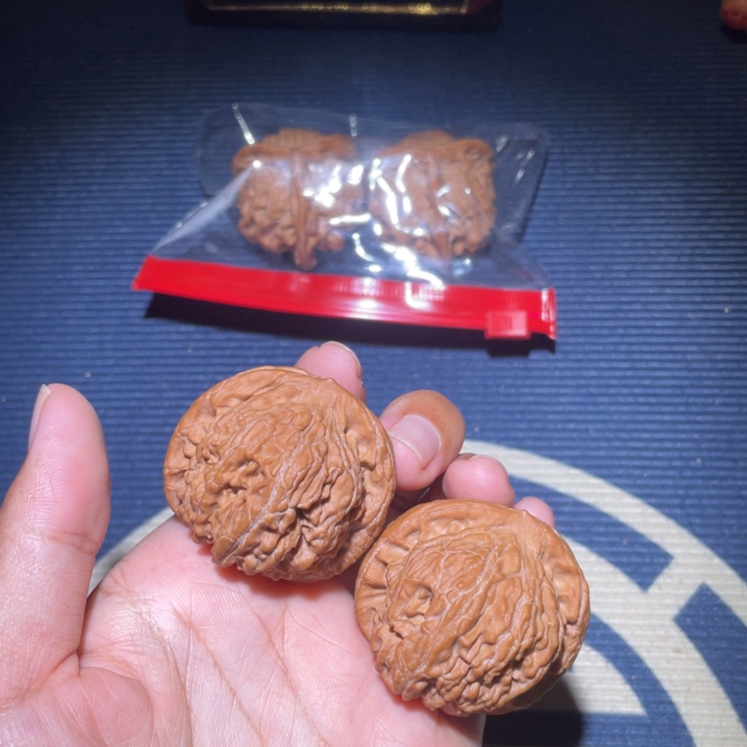 文玩核桃吊坠全品红狮子40