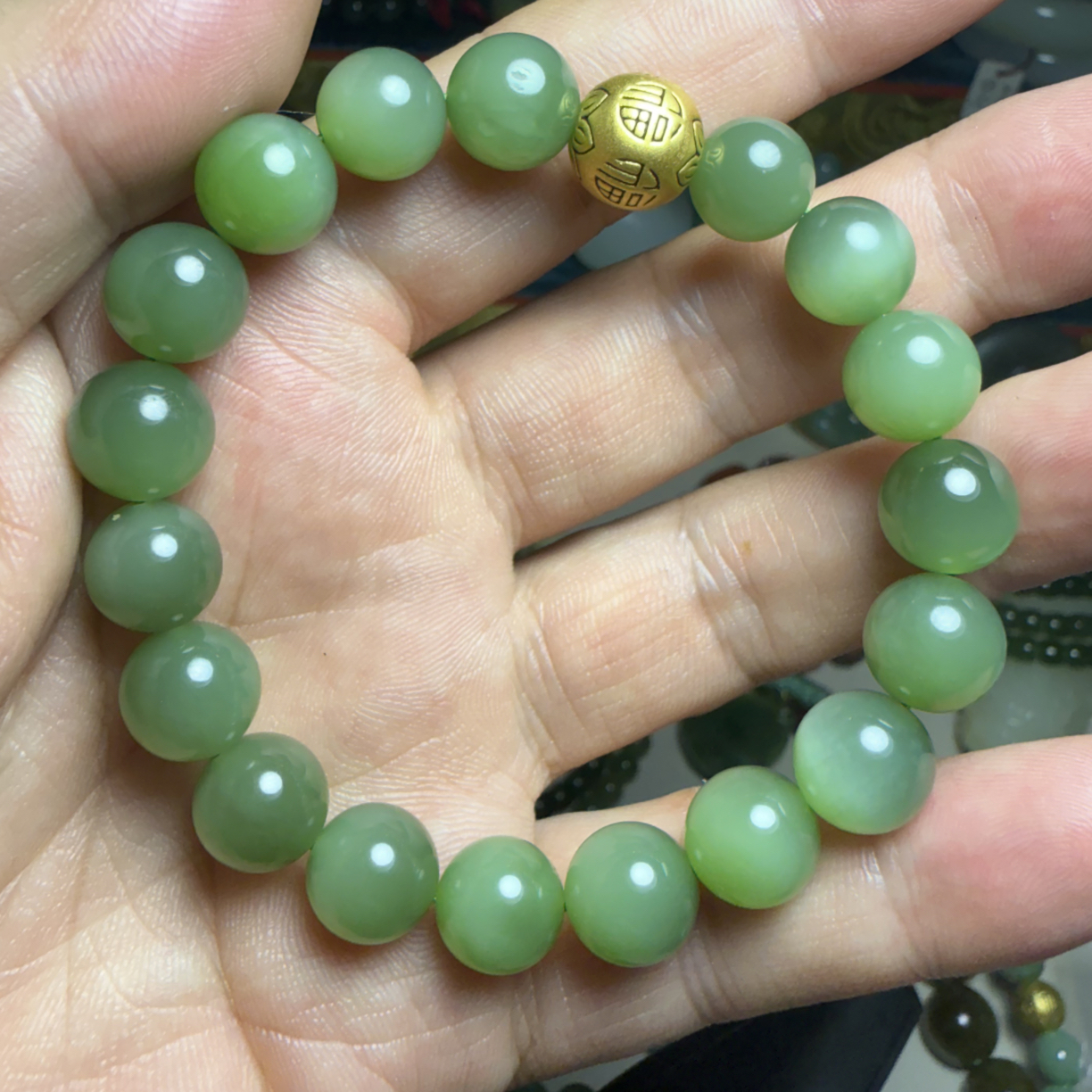 天然和田玉老坑碧玉粉青手串10mm配足金金珠精美时尚女款手串手链