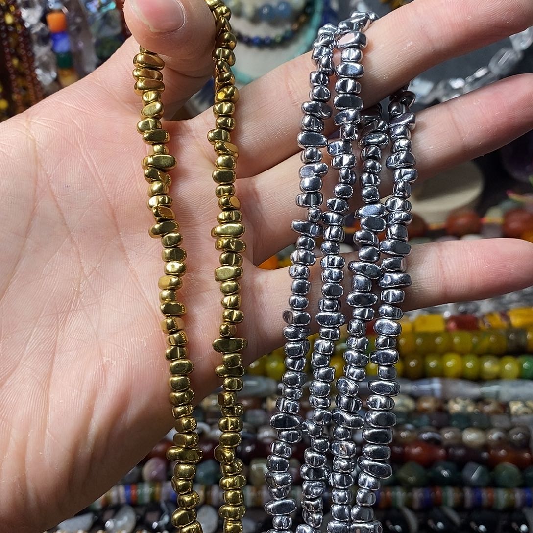 石英质玉未镶嵌，1条黑胆石碎银子5×8mm，备注颜色，