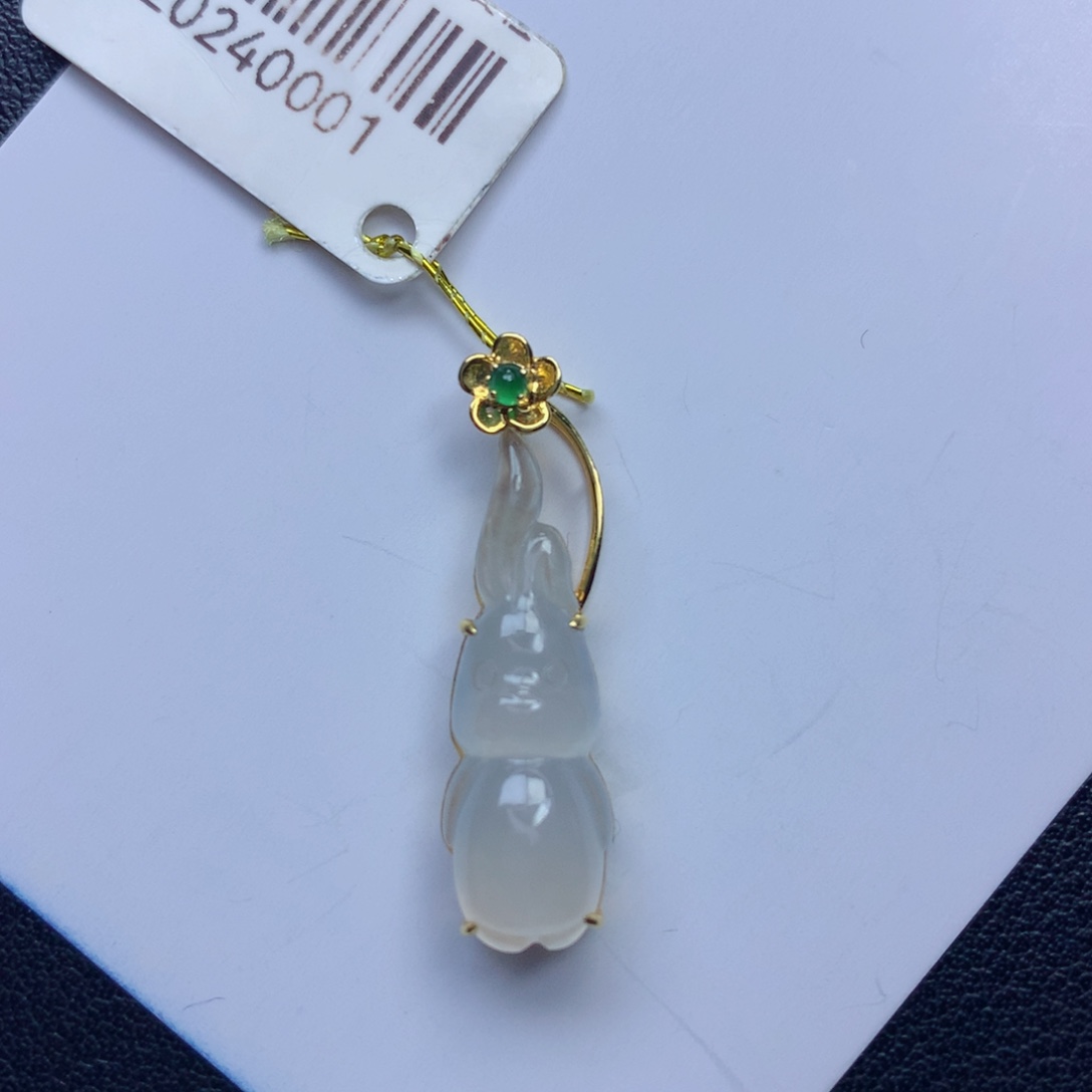 翡翠颈饰未镶嵌兔子