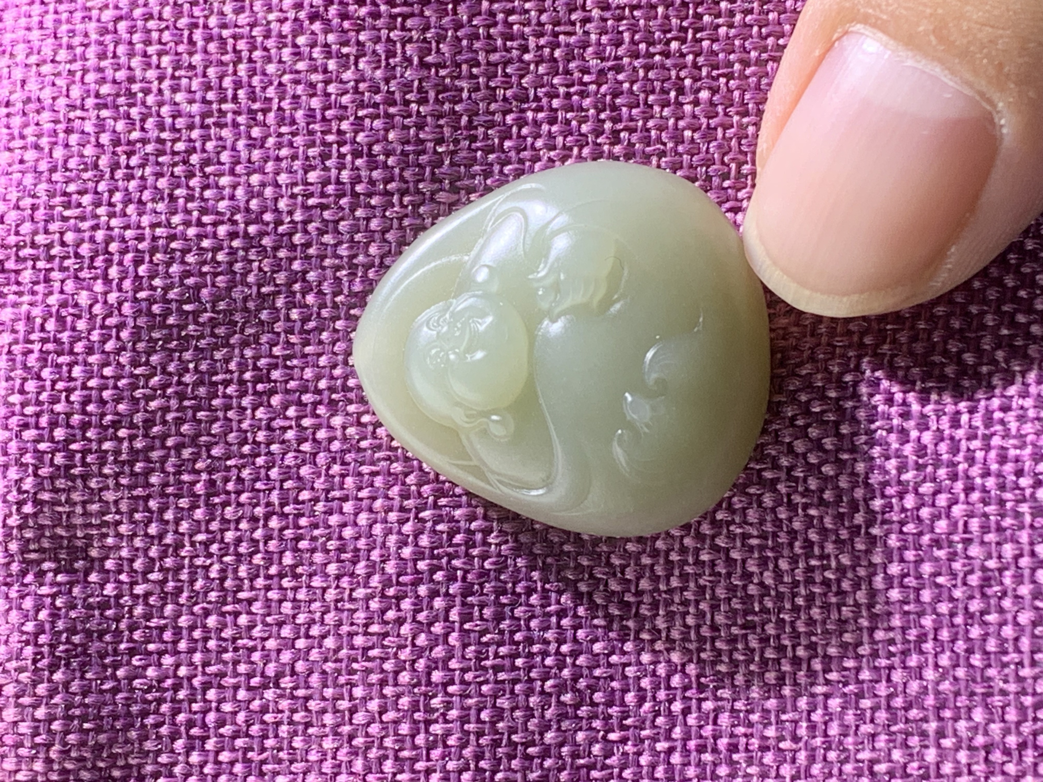 精雕弥勒佛挂件。尺寸28.5mm*25.5mm*11mm。