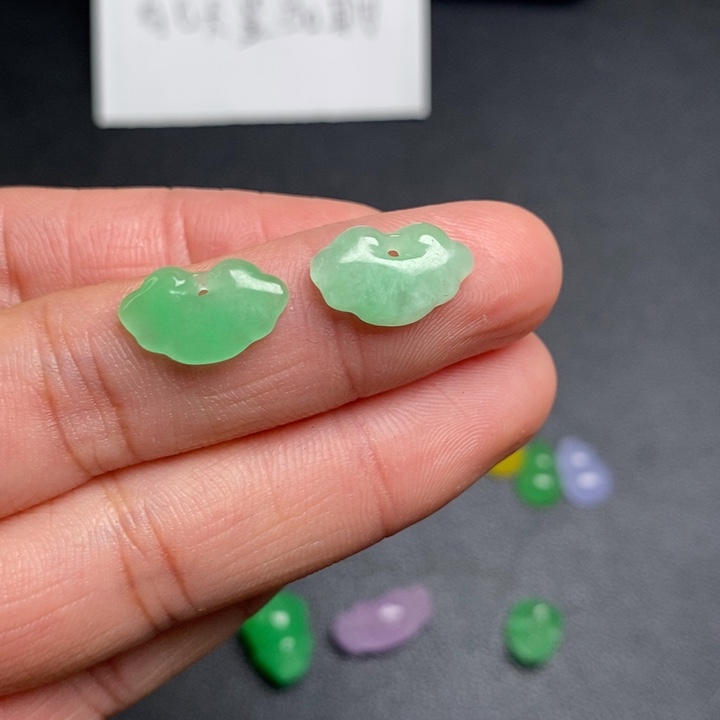 随***缘翡翠未镶嵌颈饰挂件