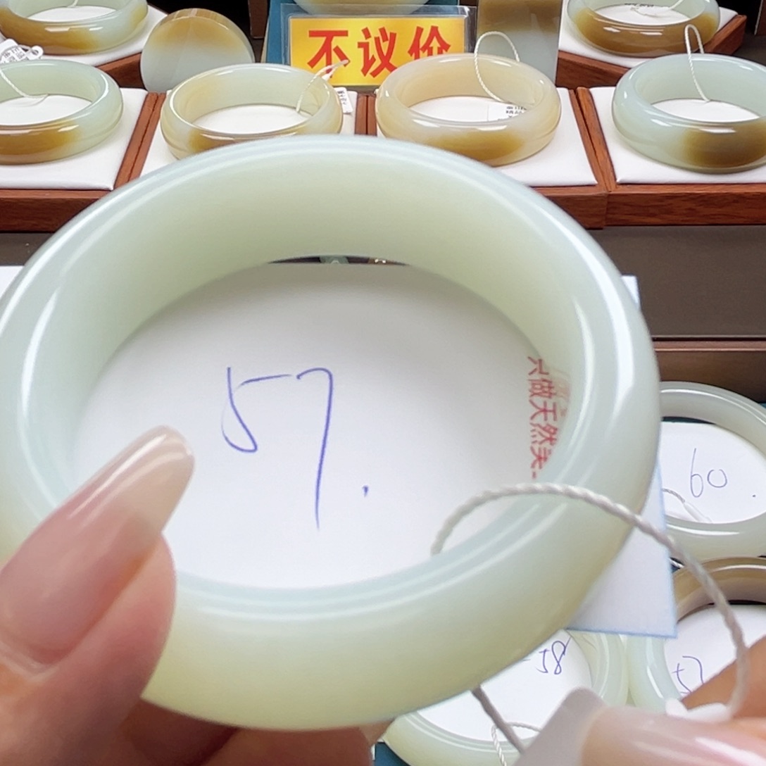 未镶嵌手镯和田玉