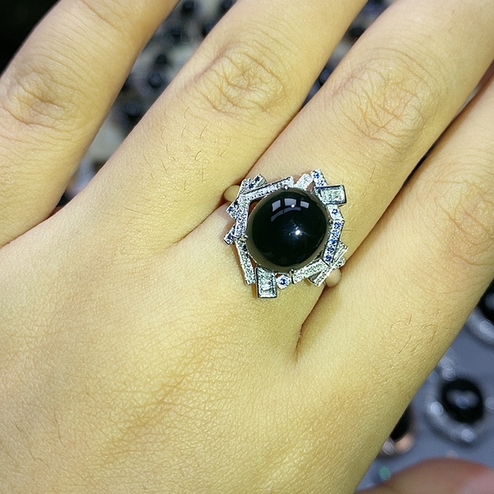 18K金镶嵌戒指翡翠