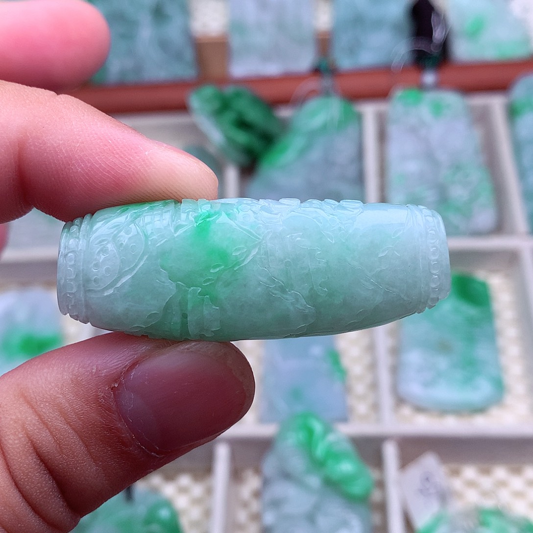 翡翠未镶嵌吊坠(不含链)