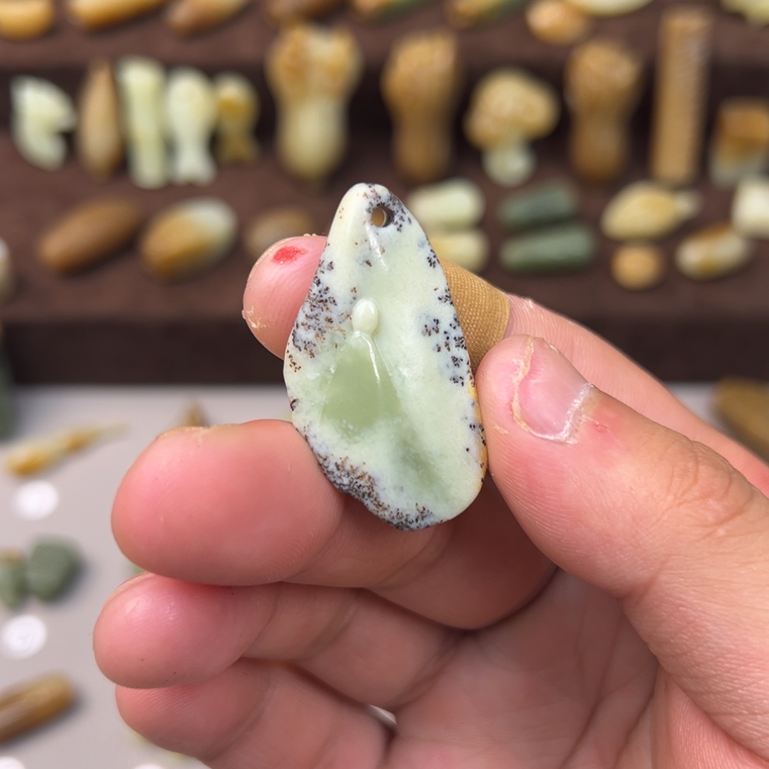 岫岩河磨玉（透闪石质玉）未镶嵌颈饰