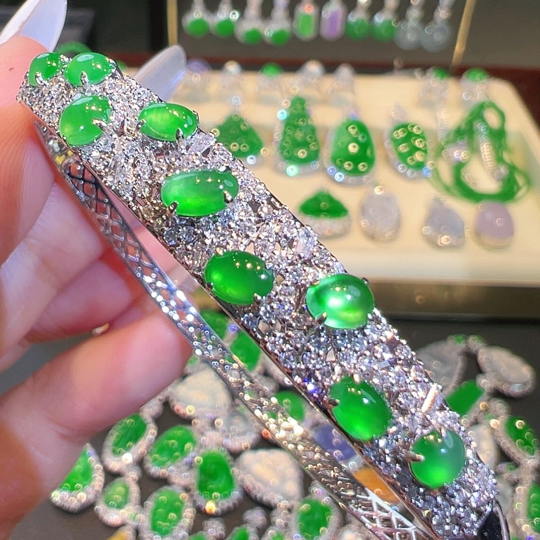 翡翠手镯18K金镶嵌翡翠