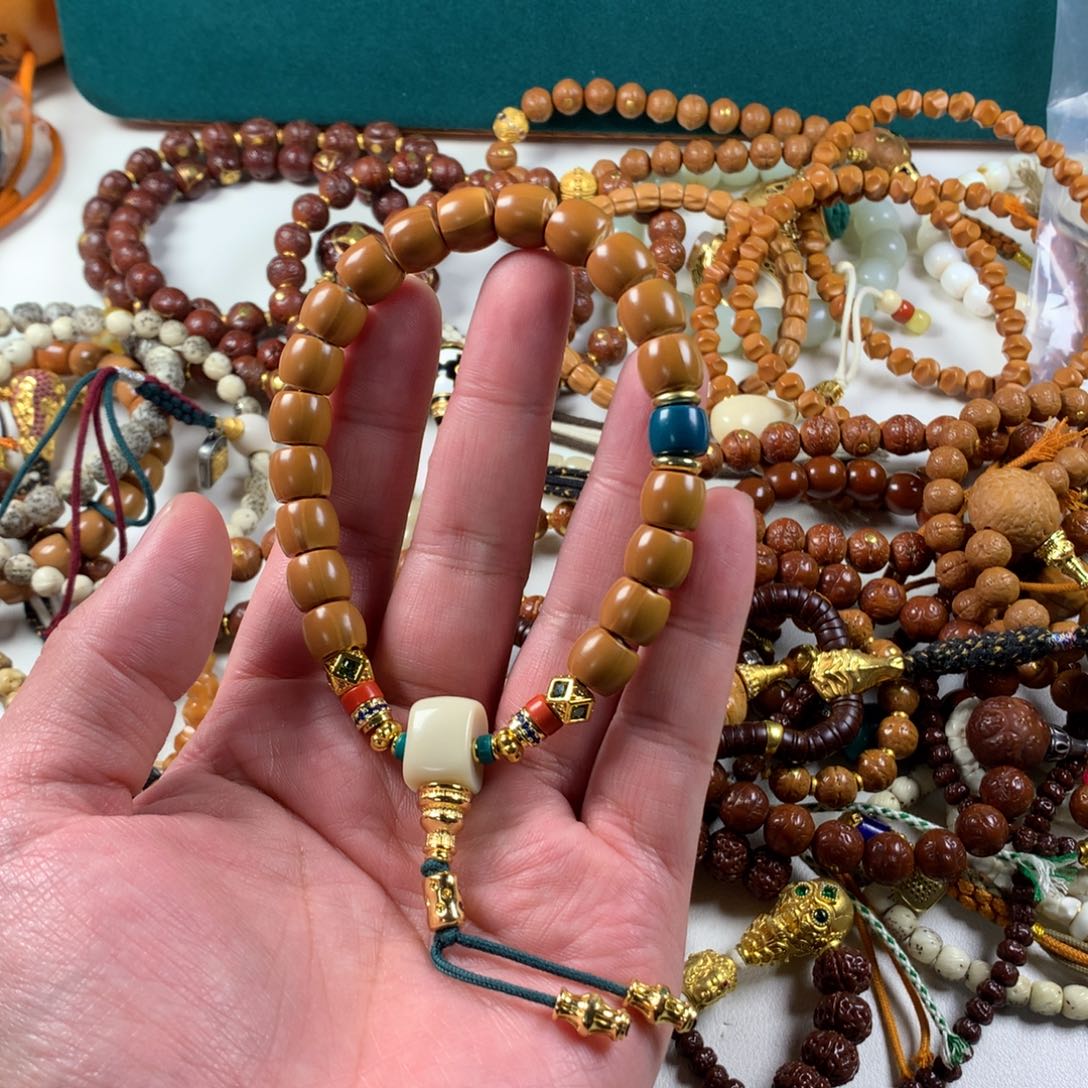 吊坠橄榄核。。。。。。。。。。。