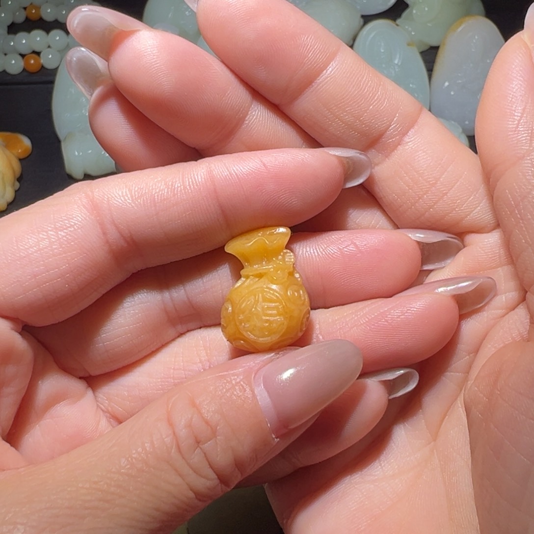 颈饰未镶嵌和田玉孤***鹰