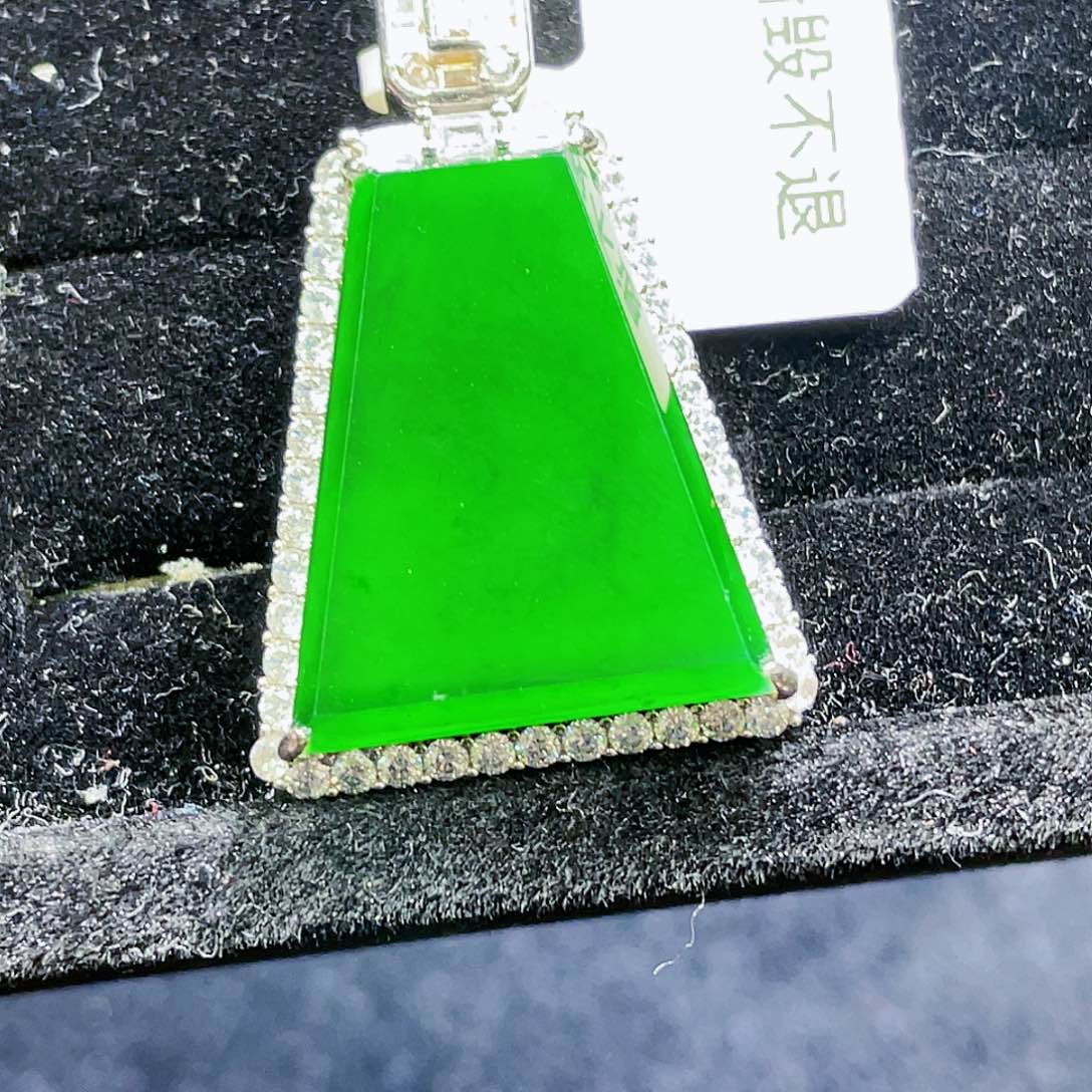 翡翠颈饰未镶嵌90，