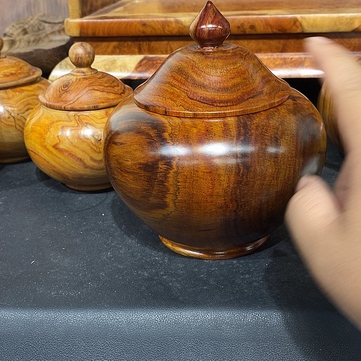 梵***思黄花梨茶叶罐一个漂亮