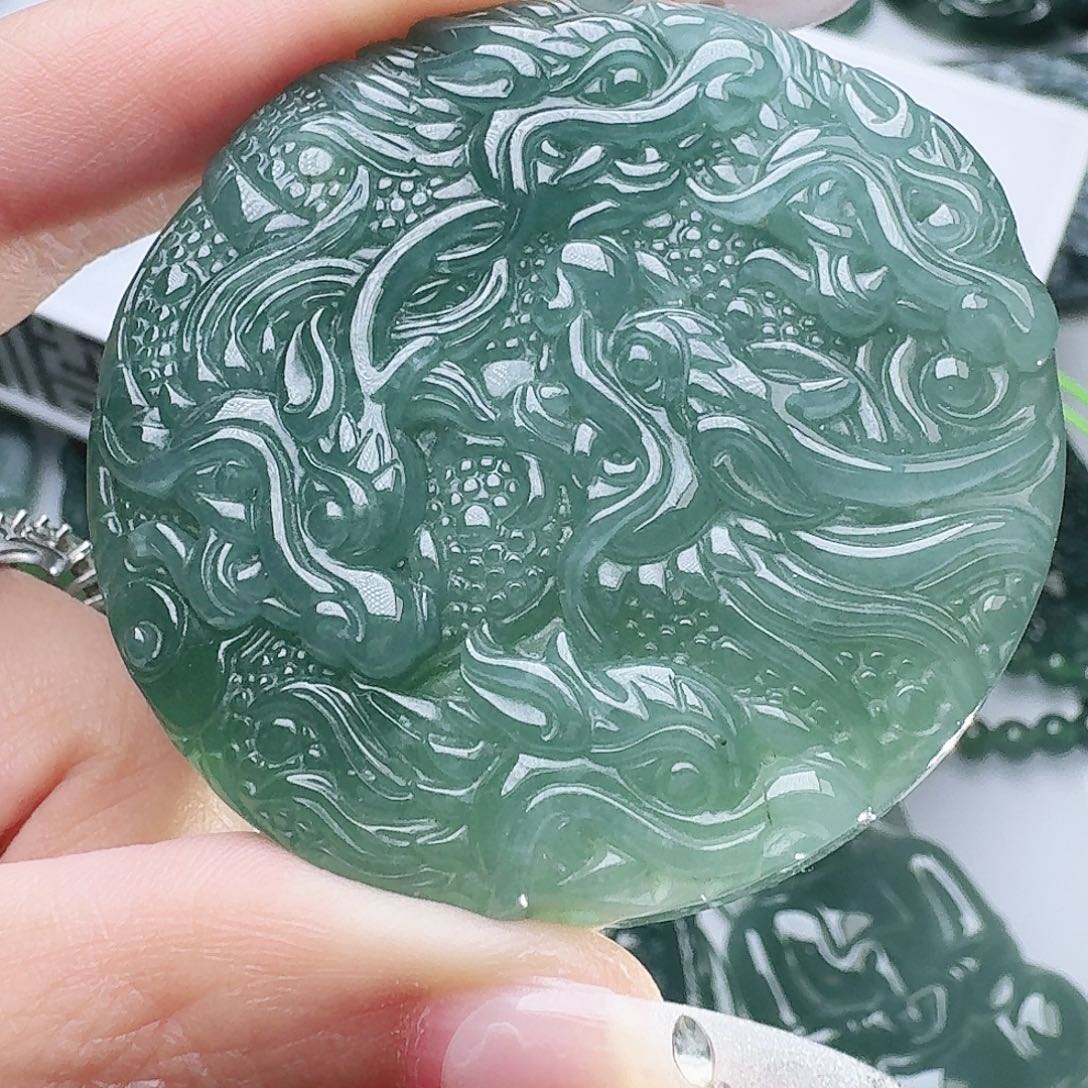 翡翠未镶嵌颈饰天然的A货翡翠多样性发其一 