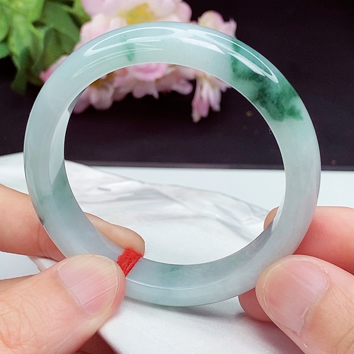 翡翠手镯未镶嵌56圈