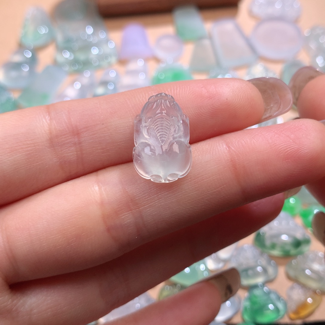 翡翠挂件未镶嵌貔貅