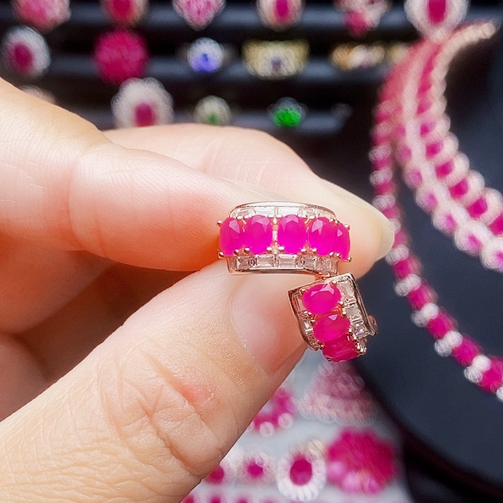 银S925镶嵌红宝石耳饰