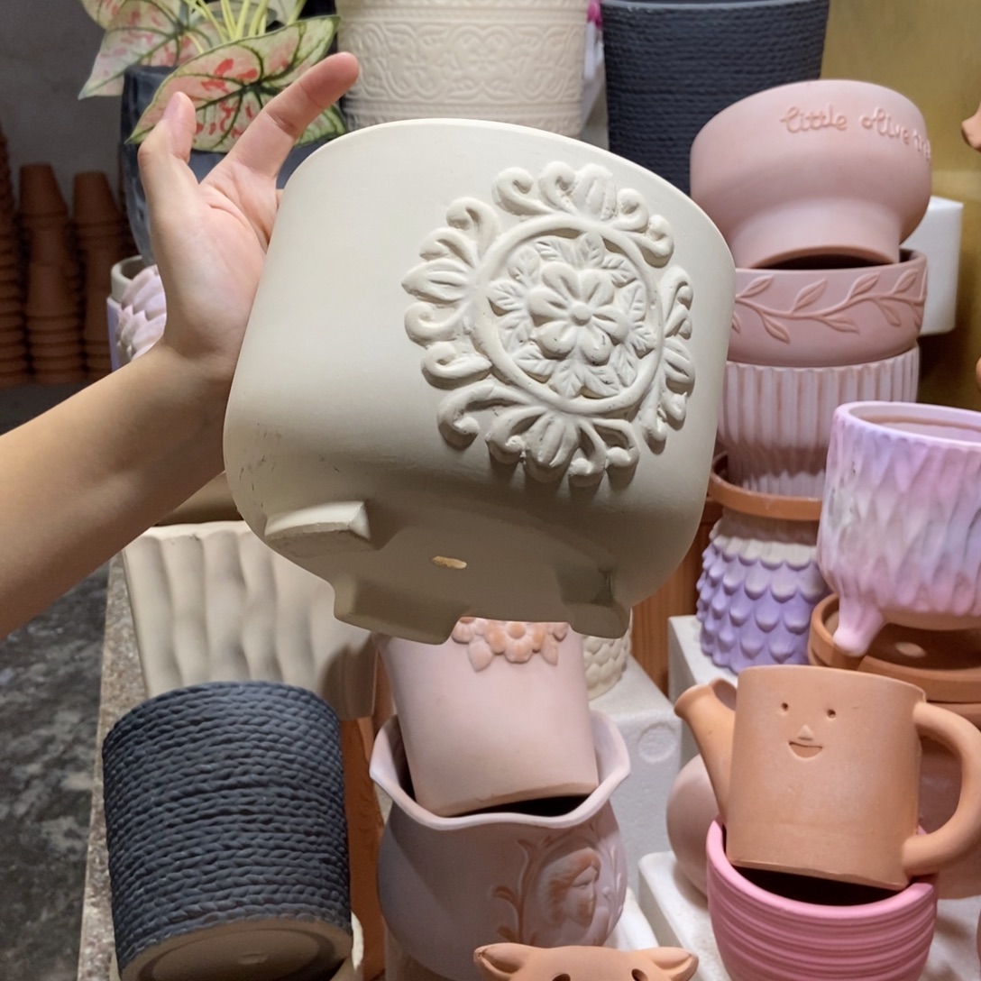 17×13白陶三脚雕花 粗陶1个