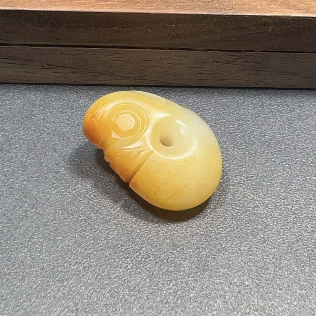 新疆和田黄沁玉种籽料玉猪龙