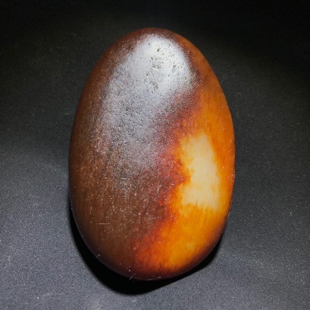 84克和田玉原石手把件