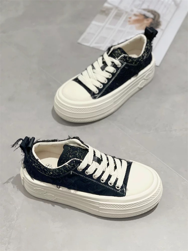 小香风白鞋女2025新款厚底百搭透气鞋子潮流运动板鞋爆款女鞋737