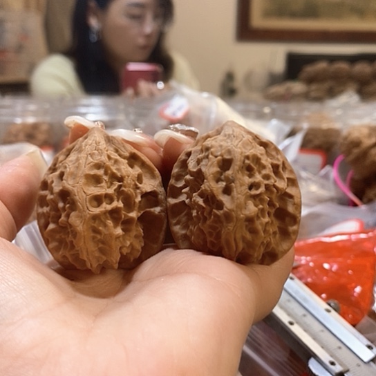 文玩核桃吊坠39玲珑尖有伤