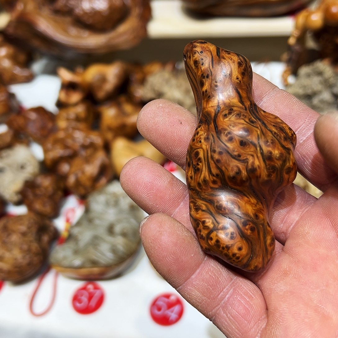 小***块柏木黑金瘤手把一个