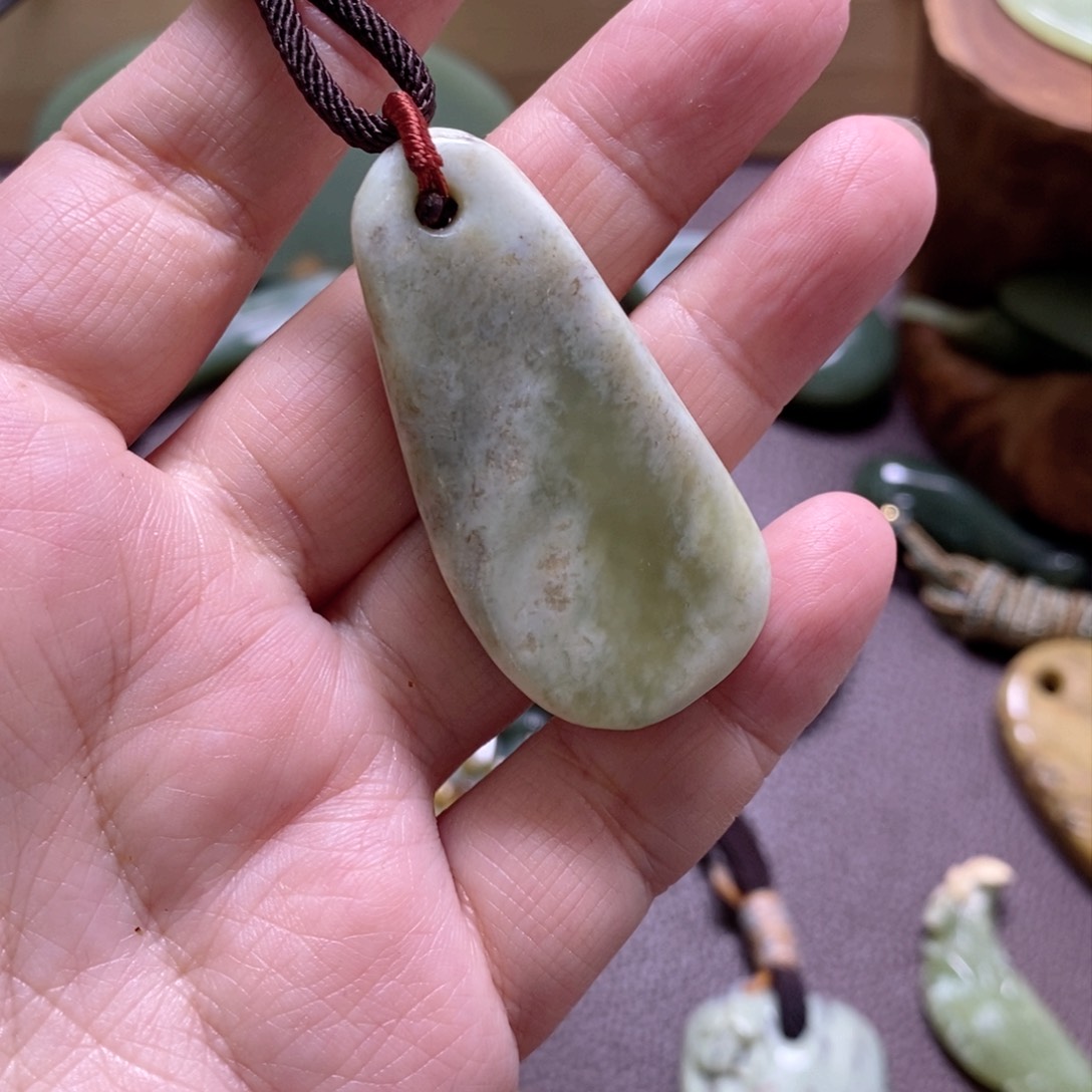 岫岩河磨玉（透闪石质玉）挂件未镶嵌