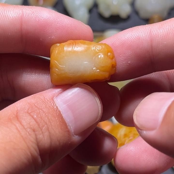 聚***：颈饰未镶嵌和田玉