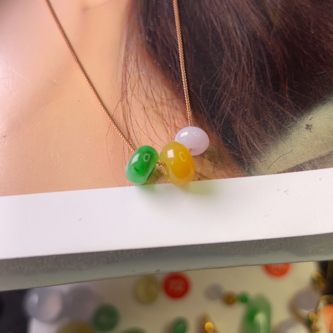 翡翠颈饰未镶嵌H***?路路通
