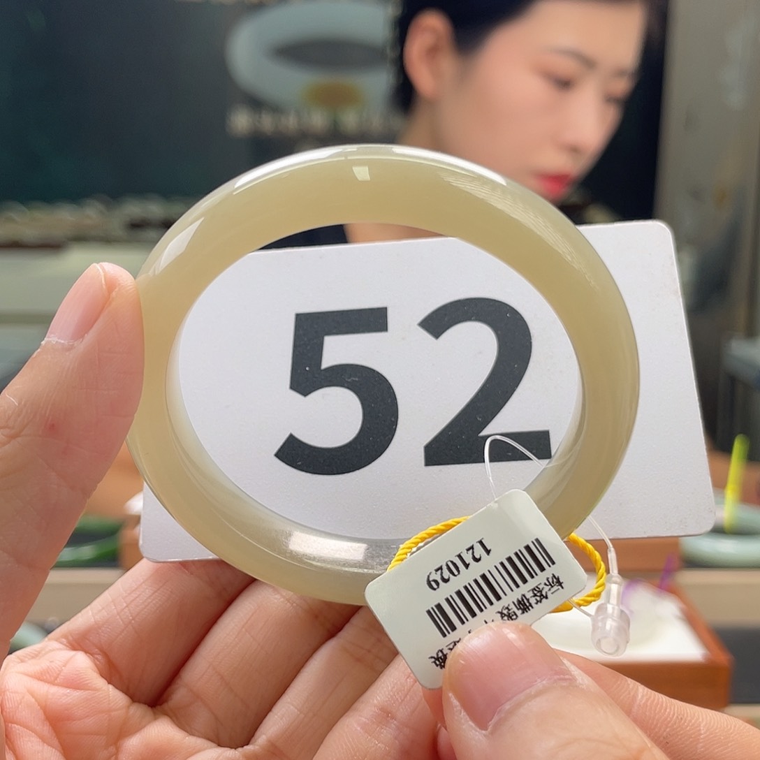 和田玉手镯未镶嵌微瑕16