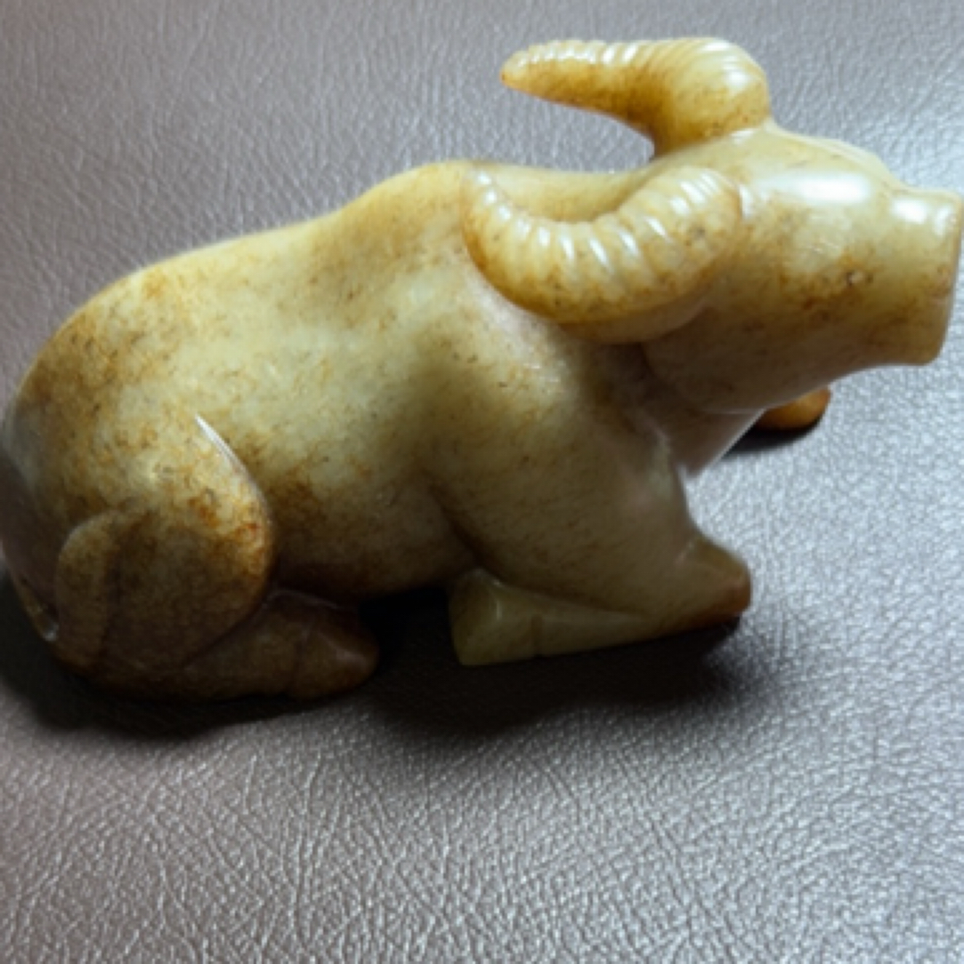 古润珍藏旧藏和田玉牛摆件