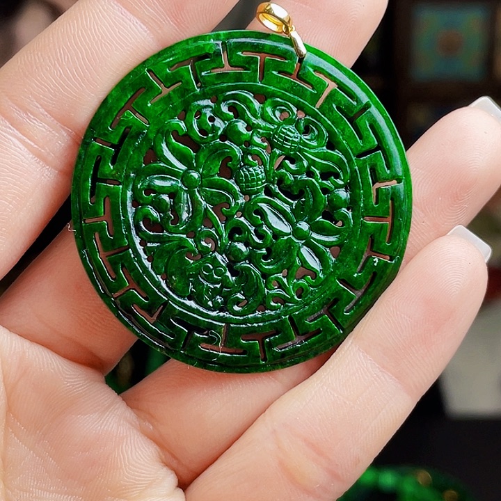 翡翠18K金镶嵌颈饰多样性