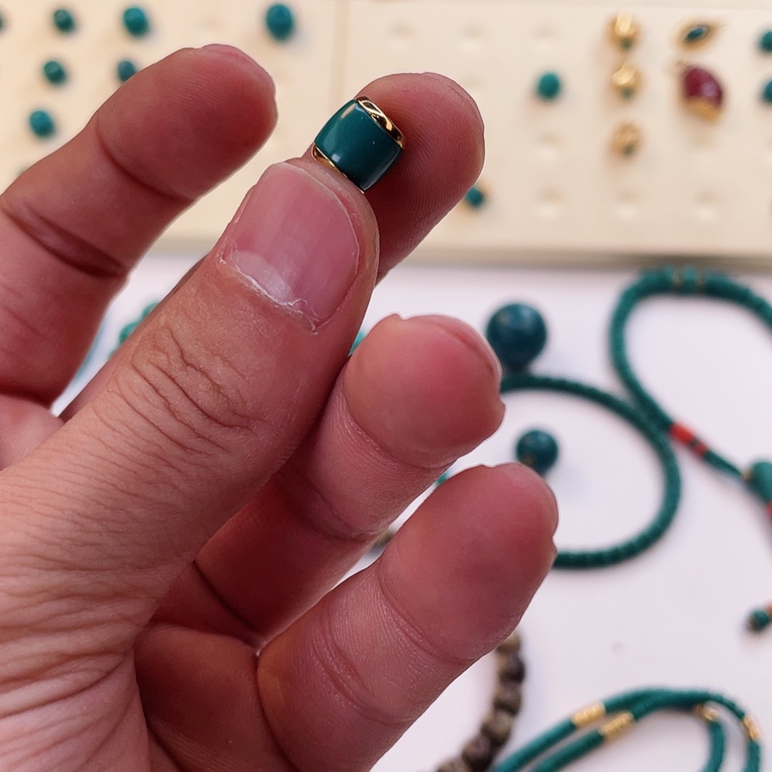 绿松石颈饰未镶嵌