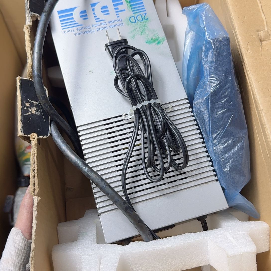 笑***鸳中古商品，瑕疵品，不保好坏。475