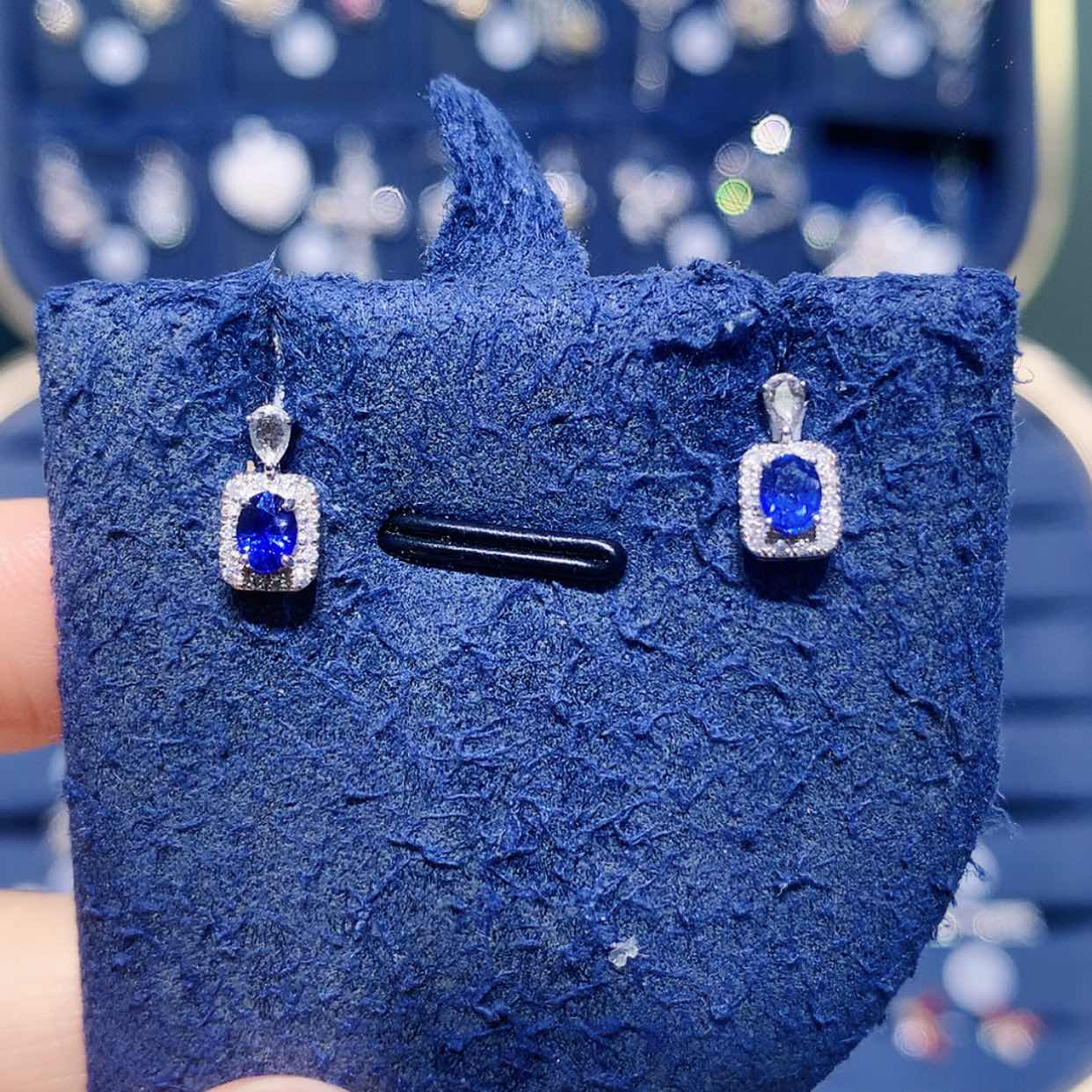 【闪购商品】耳饰蓝宝石铂Pt950镶嵌篮宝石香水瓶耳钉