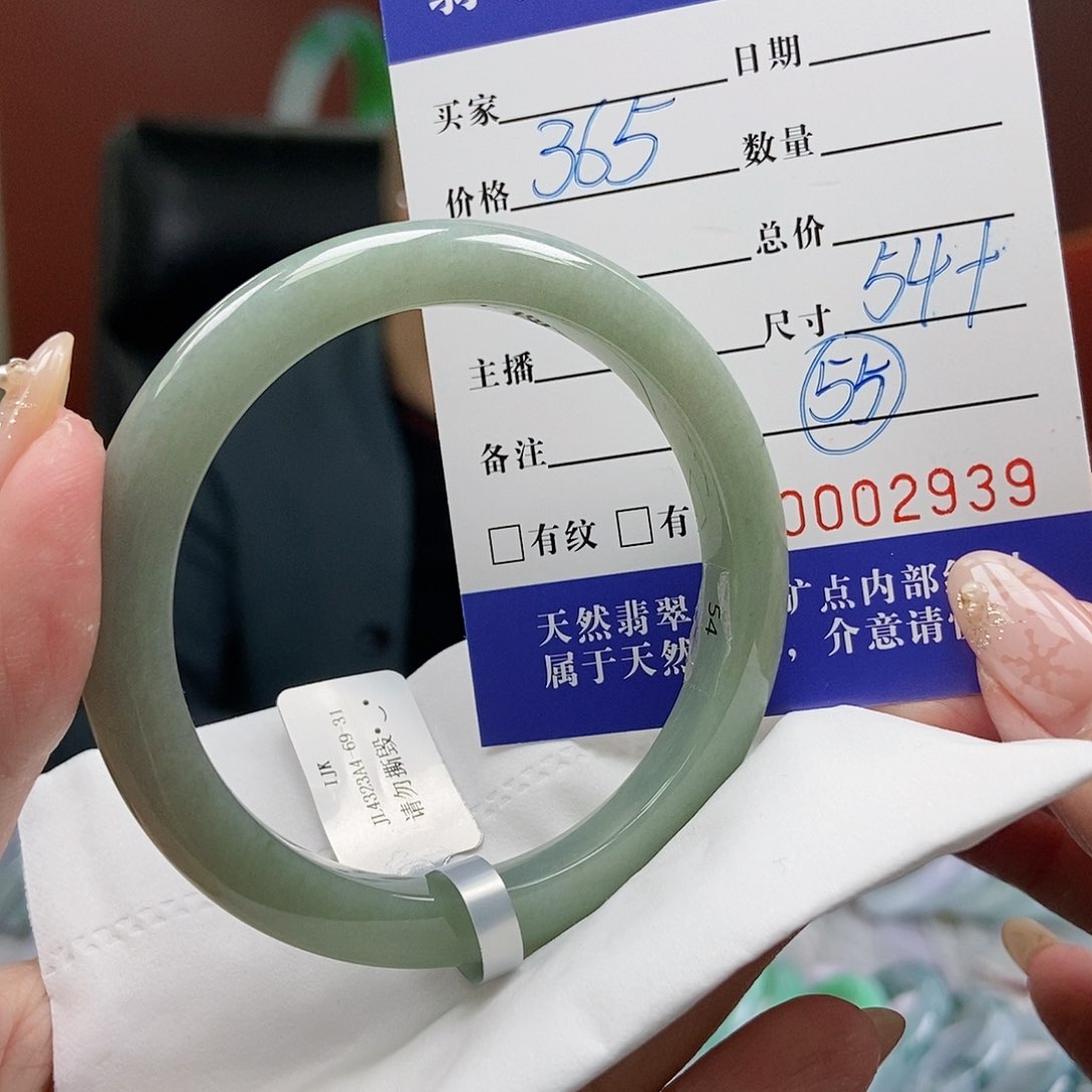 翡翠手镯未镶嵌54圈口