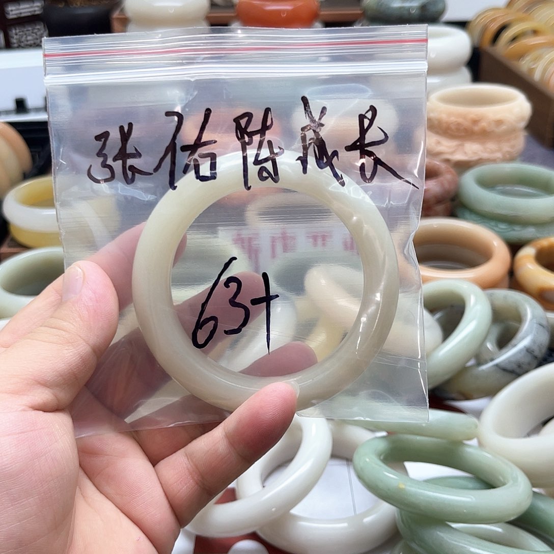 石英质玉手镯未镶嵌张***长