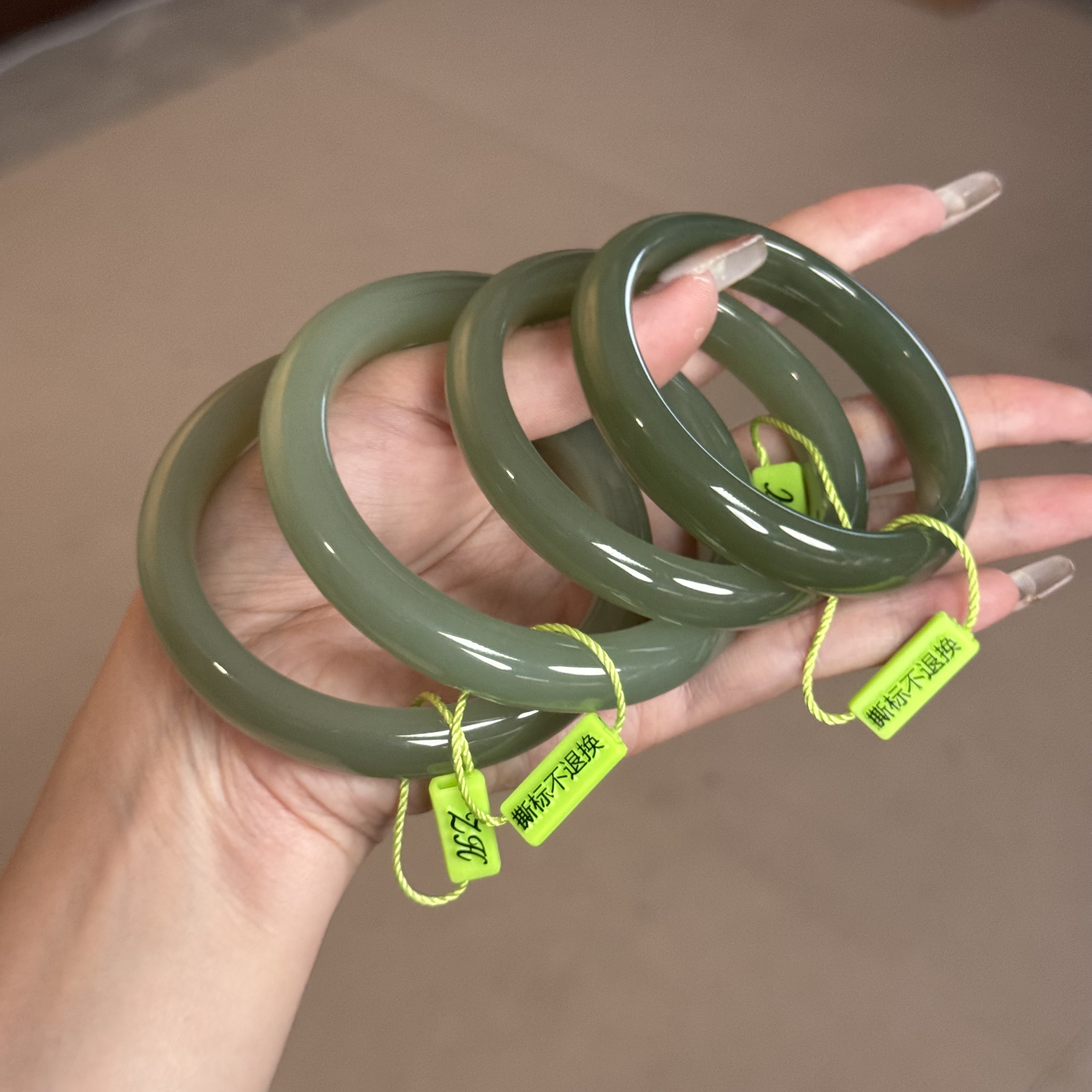 天然和田玉手镯-JY25111704(多样性发货)