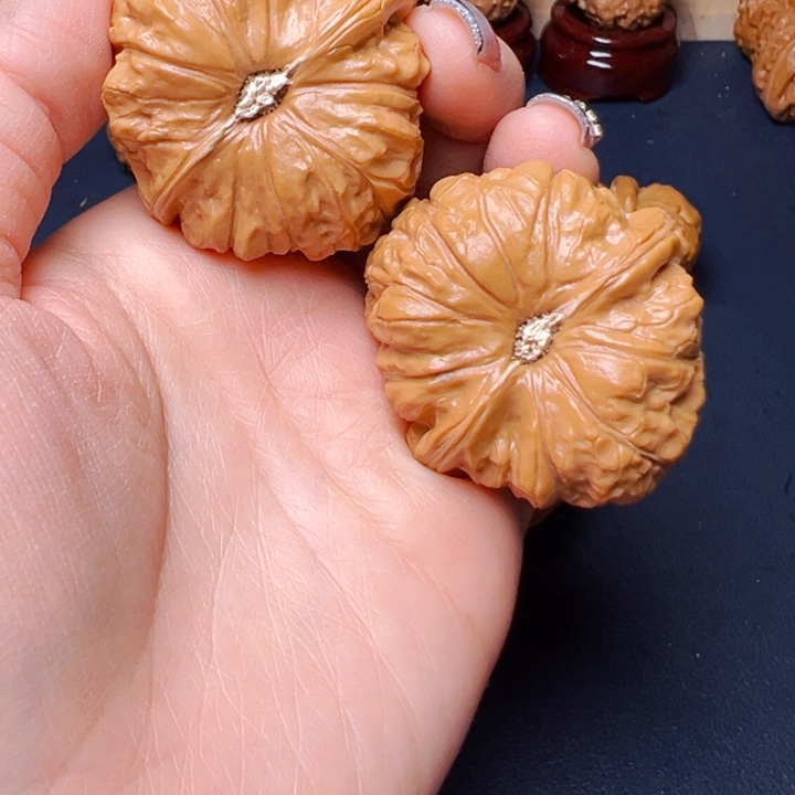 文玩核桃吊坠你***眼45