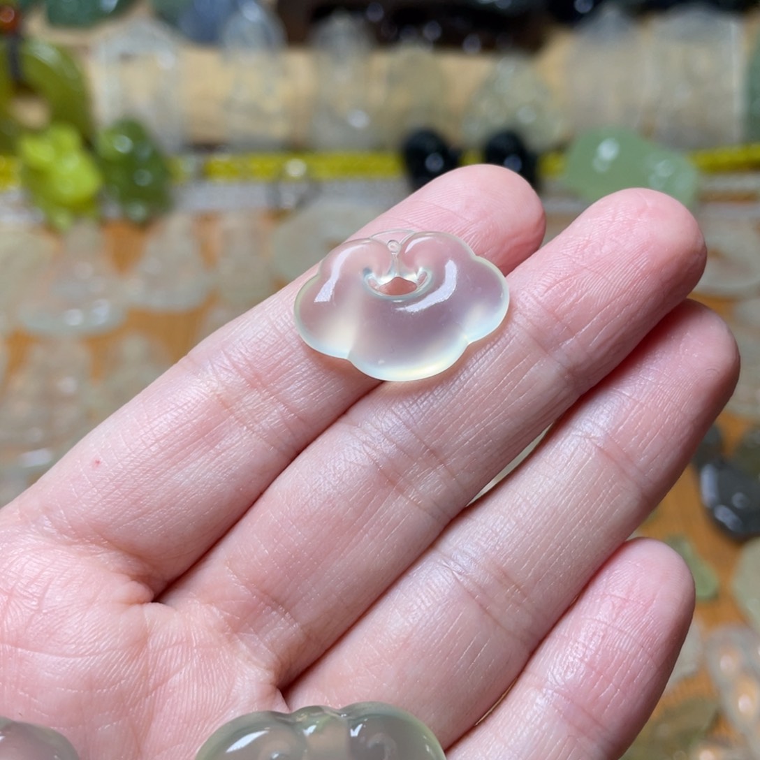 蛇纹石玉吊坠未镶嵌小****冬