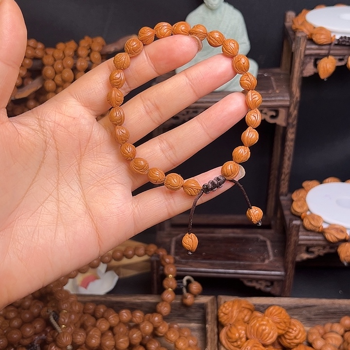 姜***儿桃核手串小龙纹手串