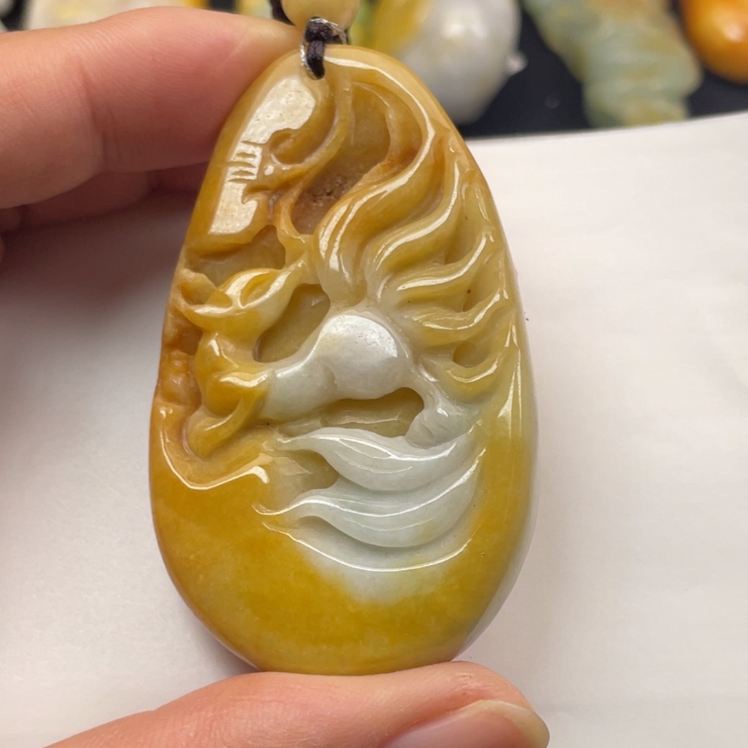 翡翠未镶嵌颈饰翡翠九尾灵狐