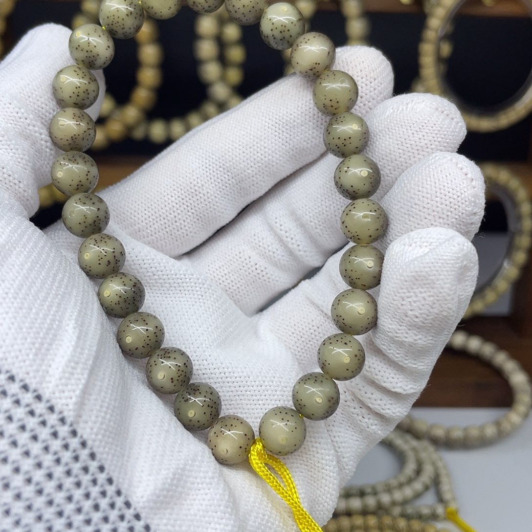 故****吊坠星月菩提9圆珠，果冻料大眼睛小细星