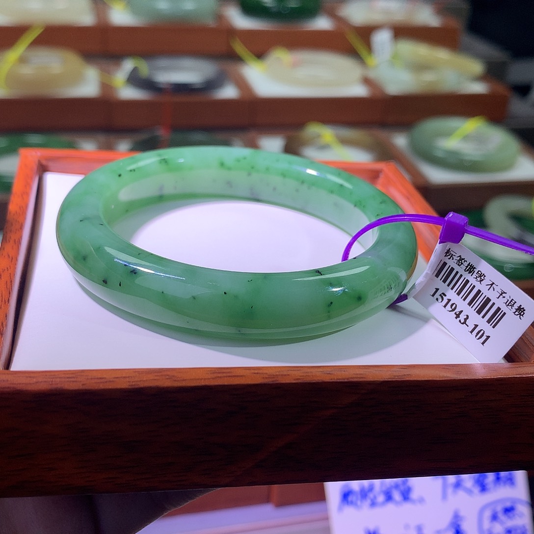 和田玉未镶嵌手镯和田玉56 苹果绿猕猴桃