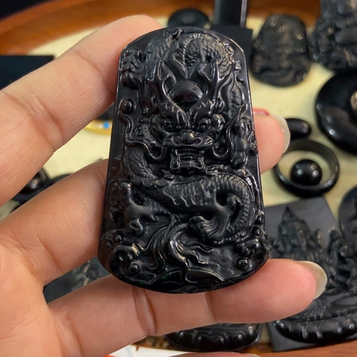 翡翠颈饰未镶嵌墨翠龙