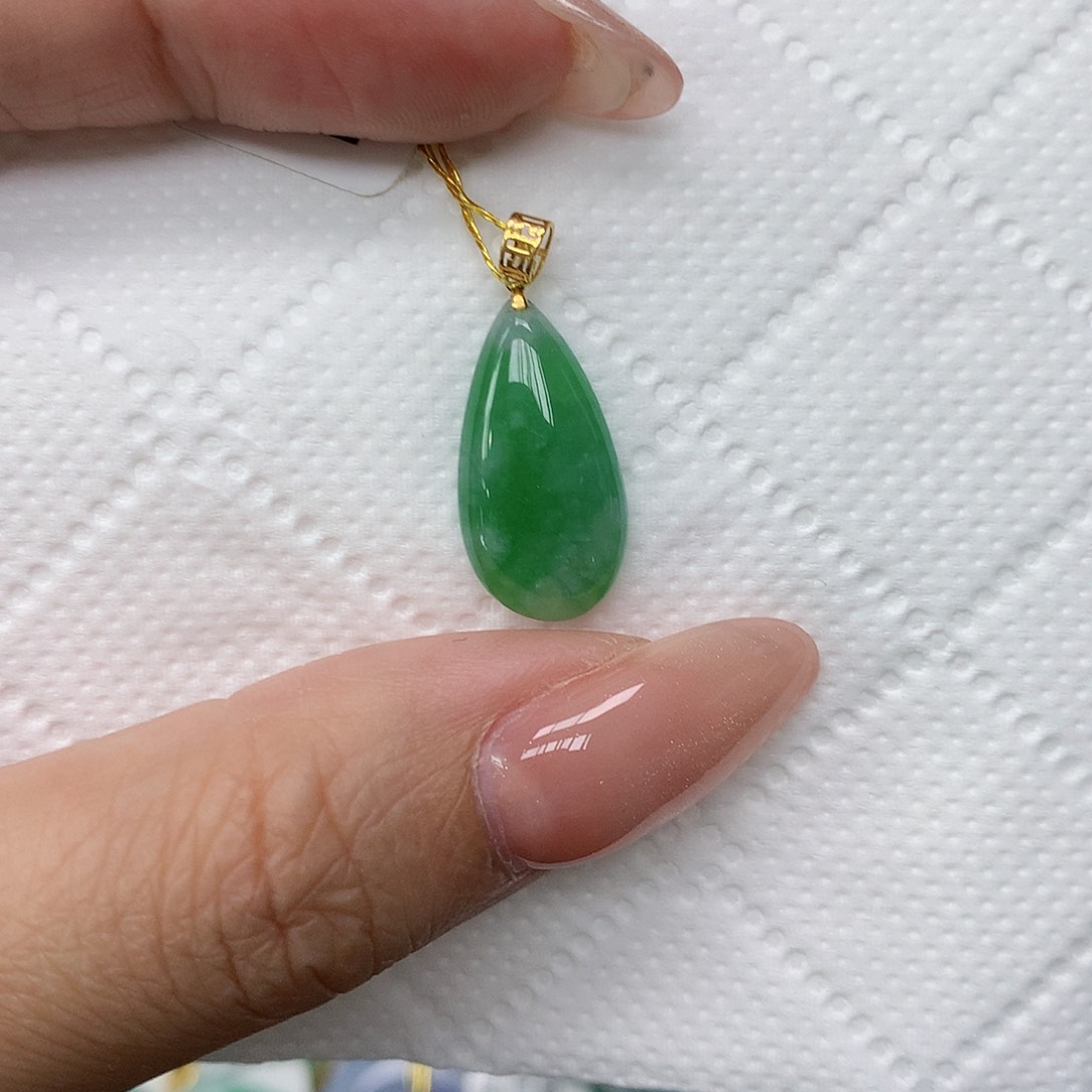 颈饰18K金镶嵌翡翠