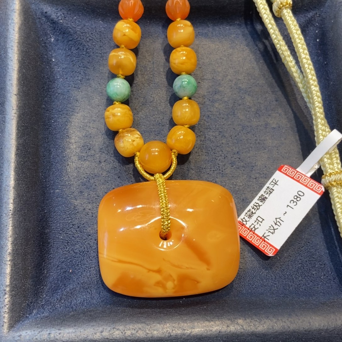 琥珀未镶嵌颈饰蜜蜡