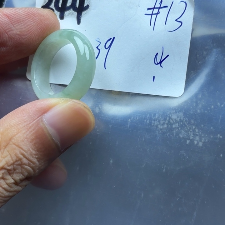 颈饰未镶嵌翡翠戒指